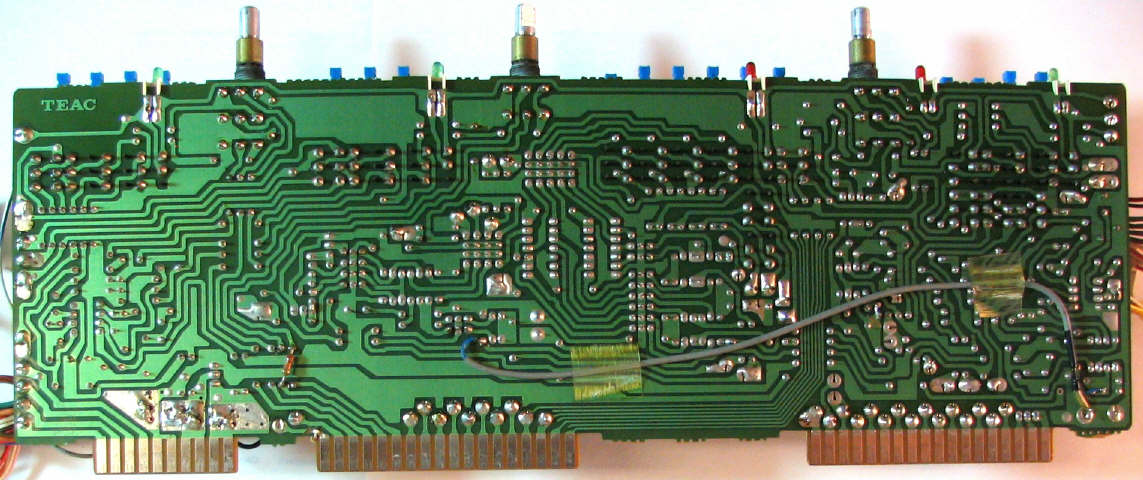 AUX-MONI%20PCB%20(Trace-Side%2c%20small).jpg